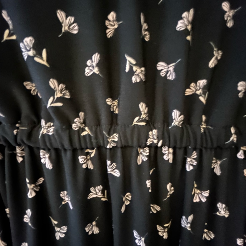 Anne Klein Black Blouse with White Floral Pattern size 8 - Picture 5 of 5